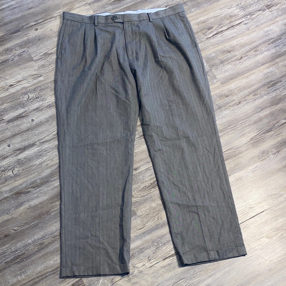 EUC Mens 42x32 HAGGAR Cuffed Dress Pants Gray